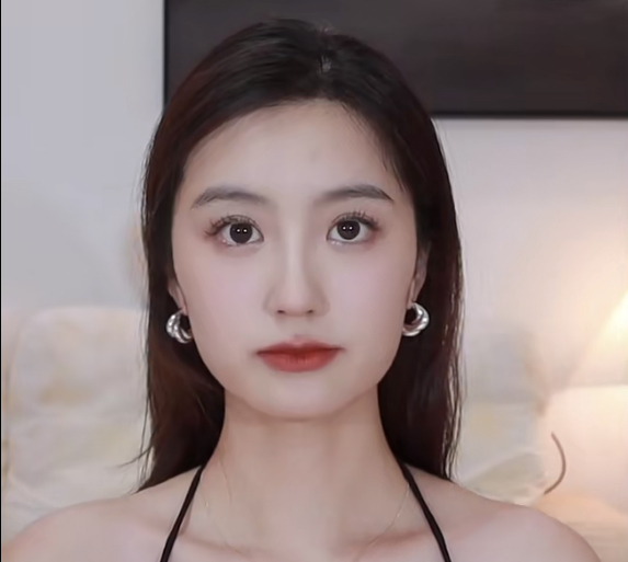 菱形方脸女生适合中分,适合方脸女生的千禧风