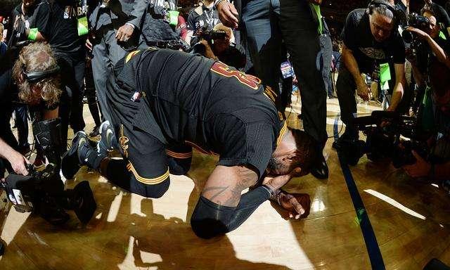 2016骑士夺冠抢七詹姆斯连得8分,克利夫兰骑士1-3逆转詹姆斯集锦