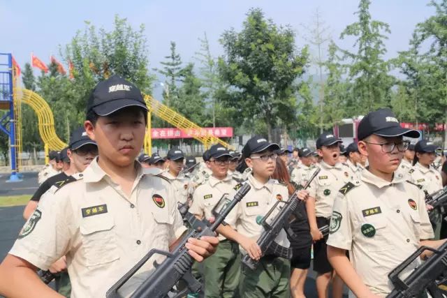 夏令营从小培养孩子的自信,夏令营孩子有梦就敢闯