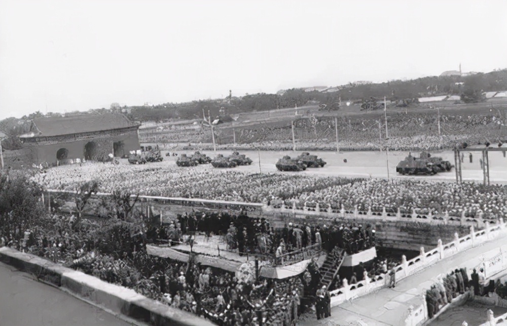 1929年敌人要挖毛主席祖坟，堂兄舍命保护，建国后主席如何报答？