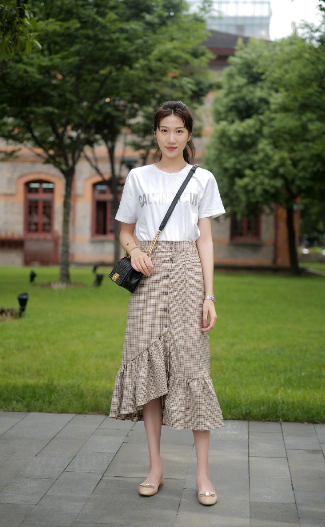 衣服在精不在多,这3件“短上衣”百搭时髦,穿个两三年也不过时