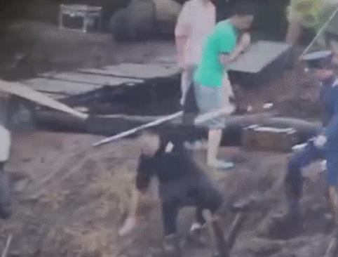 《艳势番》“走战壕”路透，胖虎翻滚一圈惹爆笑，还是千玺更稳！