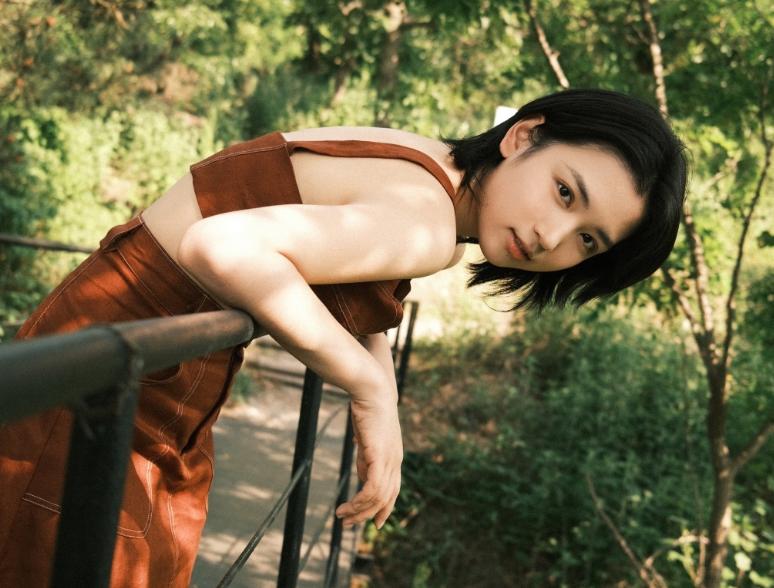 拜托了班长焉栩嘉夏之光r1se舞蹈,拜托了班长焉栩嘉夏之光看吻戏