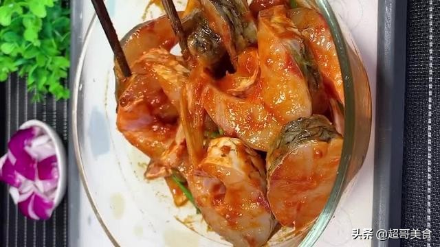 砂锅草鱼的做法简单又好吃视频,砂锅炖草鱼豆腐最简单的做法