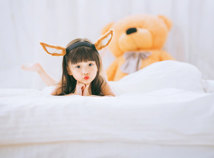 他所拍摄的萌娃温暖人心,满足了你对女儿的全部幻想