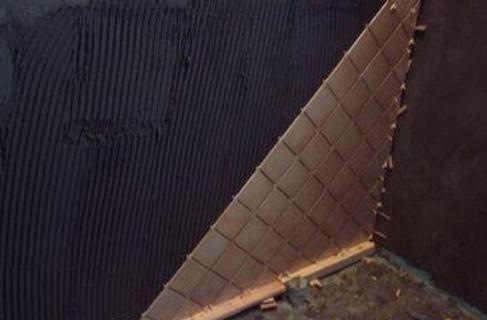 瓷砖打孔易开裂，聪明师傅贴片胶带打的又快又好看，忍不住晒晒