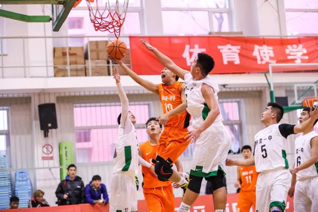 新·十六强齐亮相高中赛场见*力暴**隔扣丨18-19耐克高中联赛