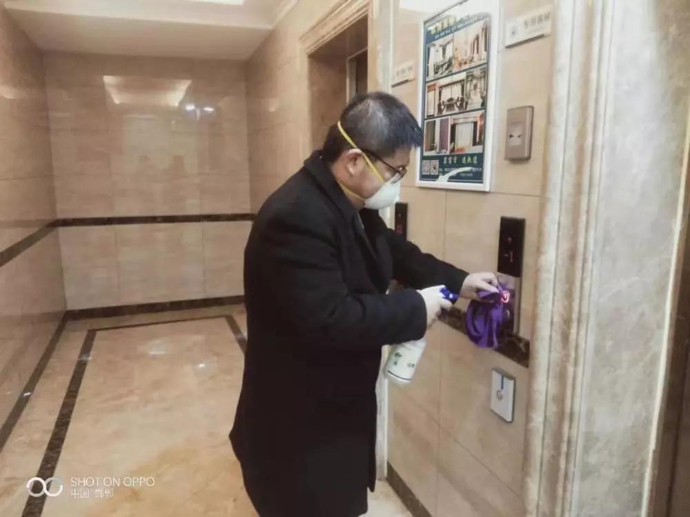 疫情无情人有情爱心蔬菜送一线,疫情无情人有情超市平价回馈顾客