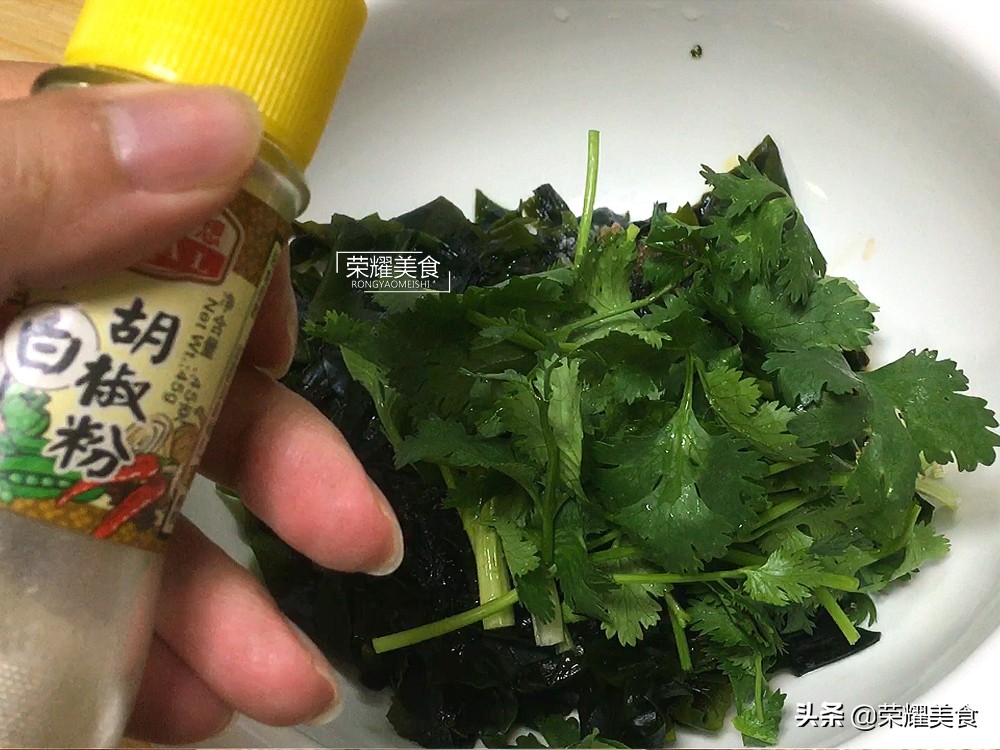 凉拌螺旋藻和海石花,深海螺旋藻凉拌怎么做