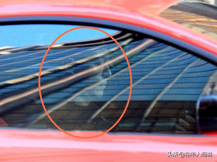 霍建华电竞单手开法拉利,霍建华开的法拉利全球多少台