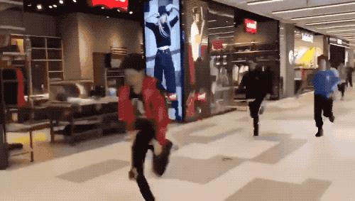 如何看待遭疯抢的优衣库,如何看待优衣库疯抢事件