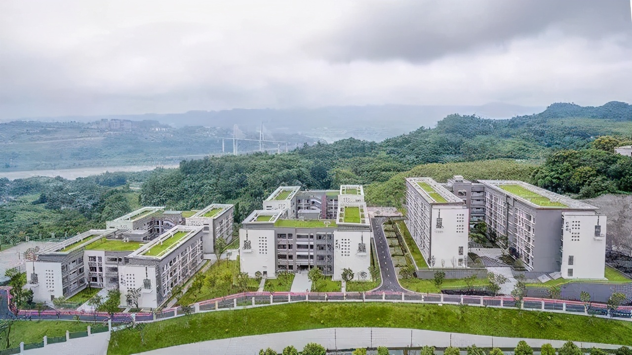 低进高出的初中,低进高出才是好学校