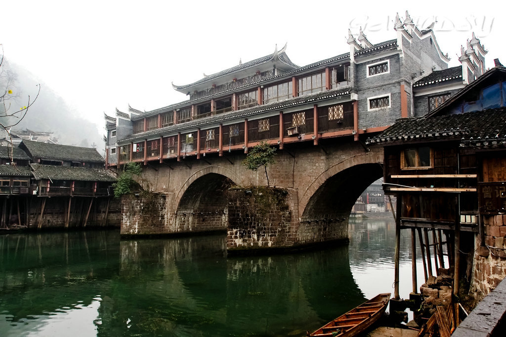 西安到凤凰古城旅游攻略,长沙张家界凤凰古城旅游攻略