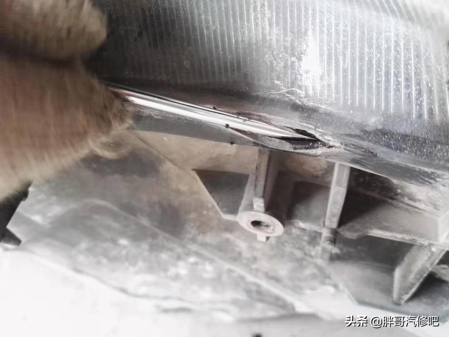 led大灯有透镜解决散光的最佳办法,大灯透镜拆除教程