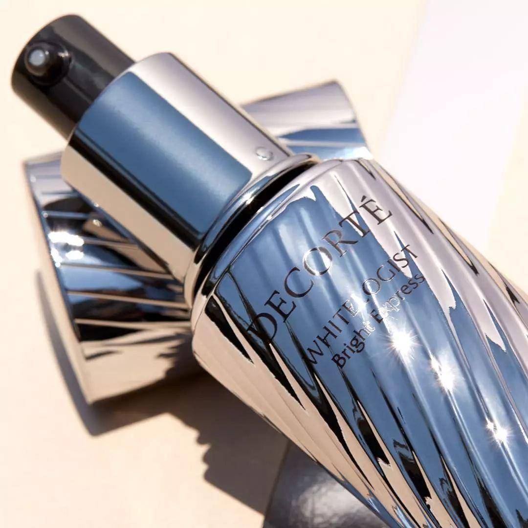 一直在美白却越来越黑的原因,为什么用了美白精华反而黑了