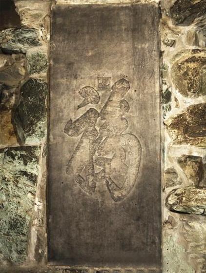 这才是豪宅,占地有9个足球场大,一个花瓶都价值连城