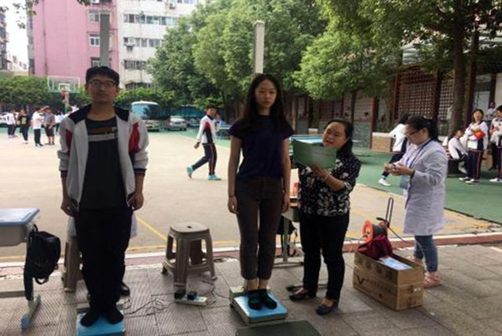 初中生标准身高表,初中生的标准身高是多少