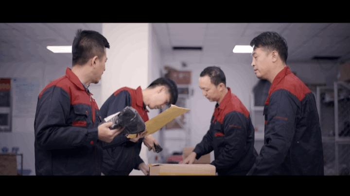 我们跑遍几个网红城市，发现有一种四人社交游戏很火