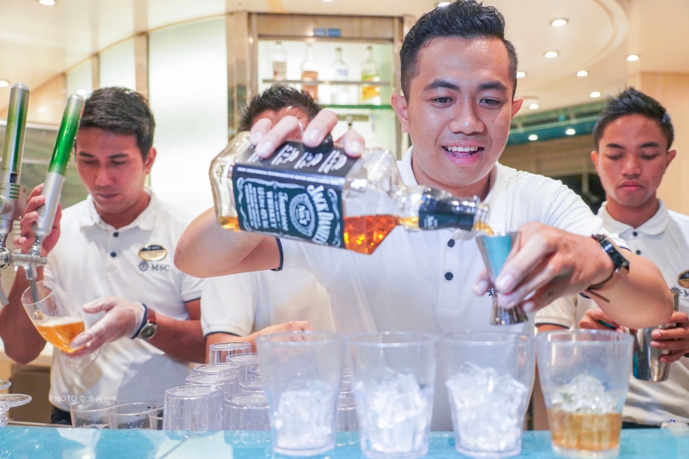 邮轮像海上养猪场,海上养猪场不负盛名