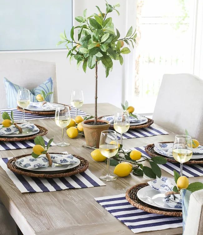 西餐餐桌布置教程,西餐厅吃饭时的餐桌布置