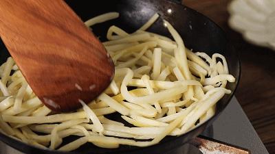 这么好吃的螺蛳粉原来秘密在这里,螺蛳粉卖到断货