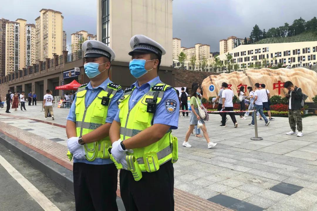 交警全力护航,交警部门全力护航高考