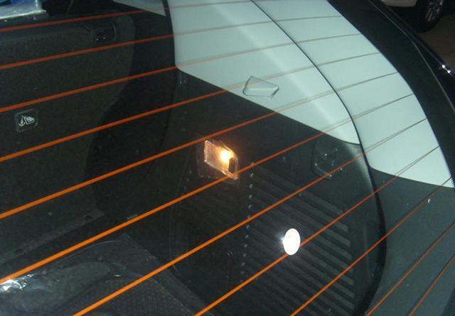 车玻璃膜起泡用吹风机可以除去吗,新几个月贴的车玻璃膜起泡