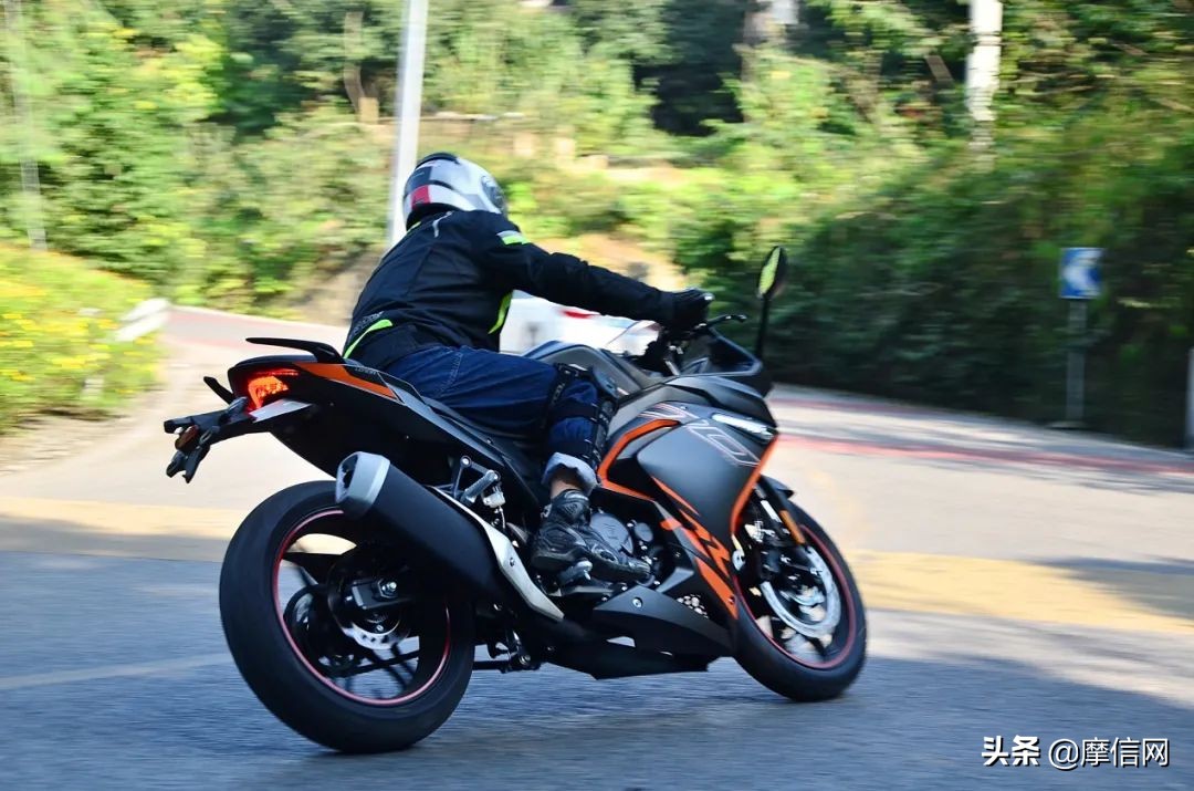 无极300rr和阿普利亚250选哪个好,2万公里的无极300rr值得买吗