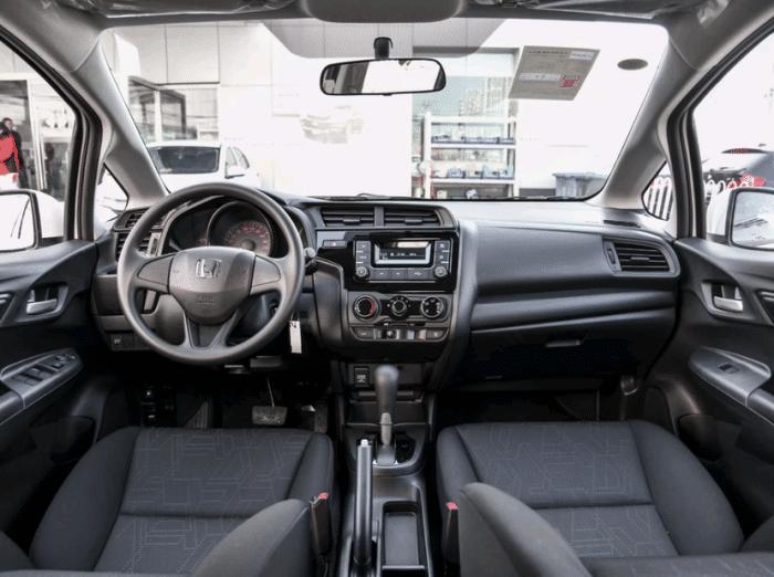 为什么本田飞度号称小钢炮呢,为什么说本田飞度是平民超跑