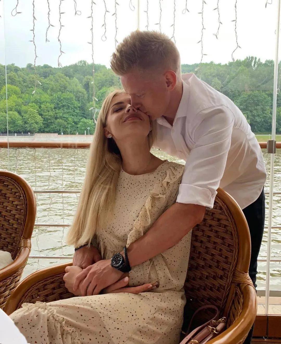 一吻定情到修成正果，乌克兰足坛新皇津琴科与美女记者维兰达