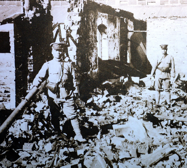 十四万人齐解甲，宁无一个是男儿：由“九一八”事变看蒋介石