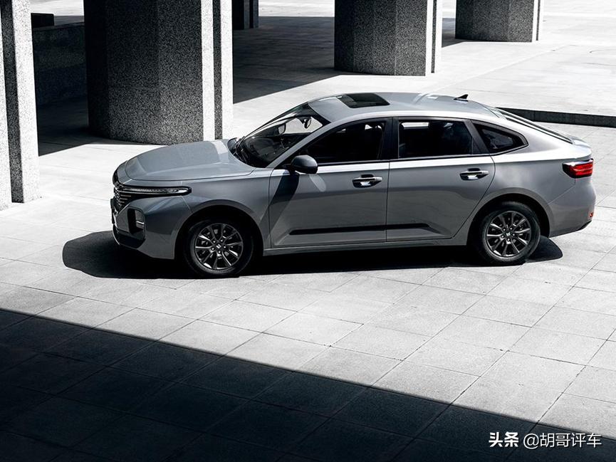 宝骏rc5对比轩逸2021,2万提了新宝骏rc-5