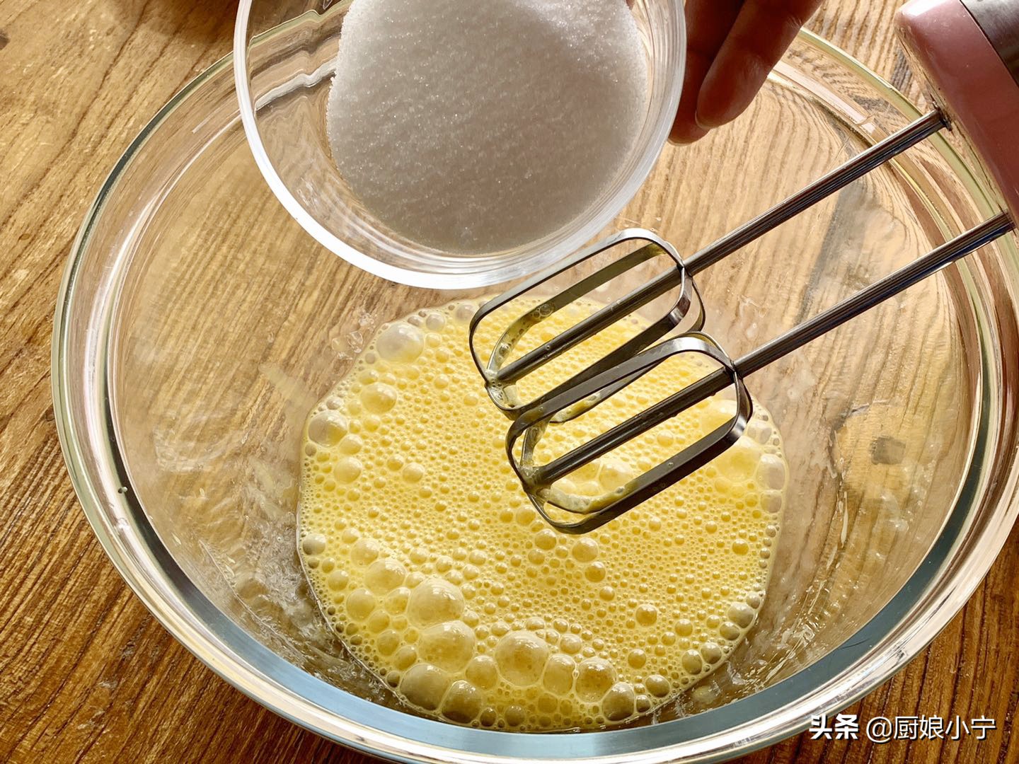 电饭锅蛋糕不塌不回缩的诀窍教程,电饭锅蛋糕蓬松的诀窍