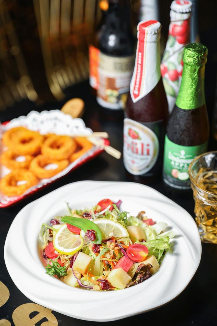 武汉可以吃饭的音乐酒吧,武汉比较嗨的音乐酒馆