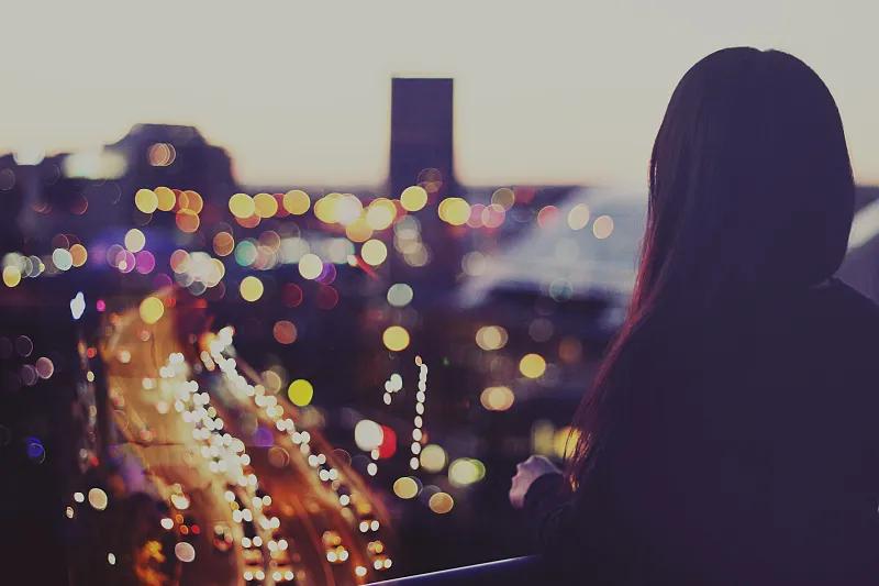 抛开别人的眼光活出自己样子,抛下别人的期待成为真正的自己