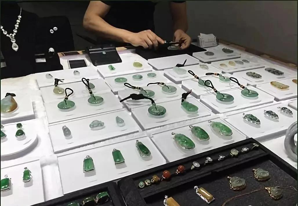 怎样买玉最好不被骗,在什么地方买玉比较靠谱