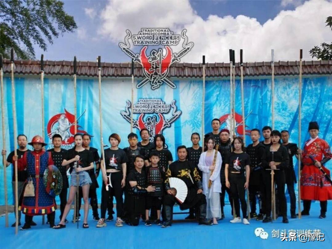 篮球场上深藏不露的人,篮球场上小矮子