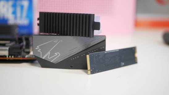 *男猛**必备！i7+2060s打造粉色Z490ITX迷你主机