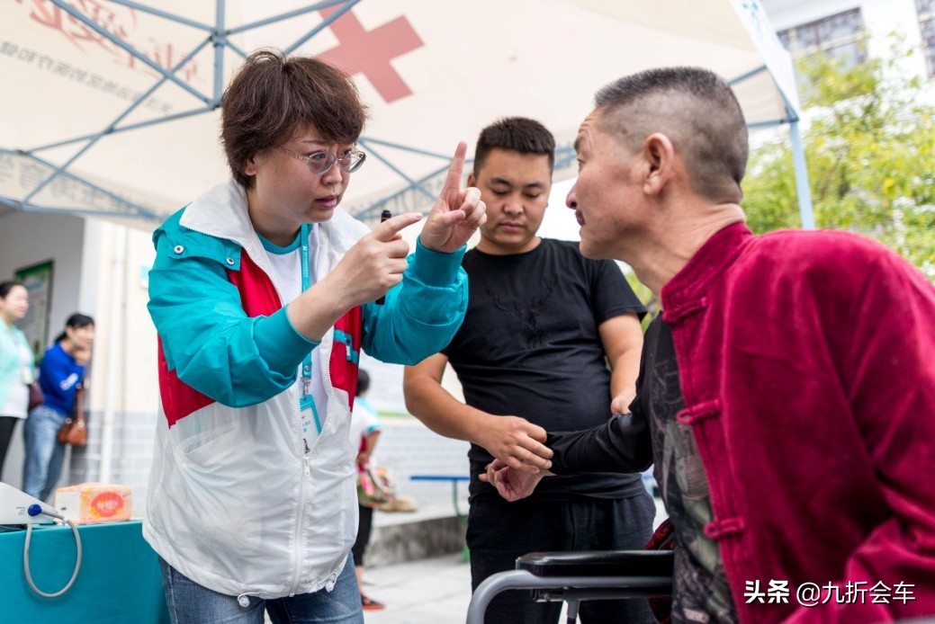 韩红奶奶节目上说的话,韩红和奶奶的感人故事