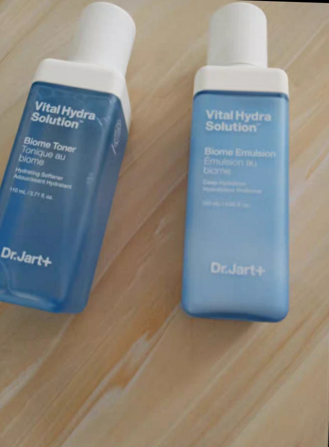 ahcb5和神仙水哪个保湿效果更好,ahc神仙水与精华哪个好用