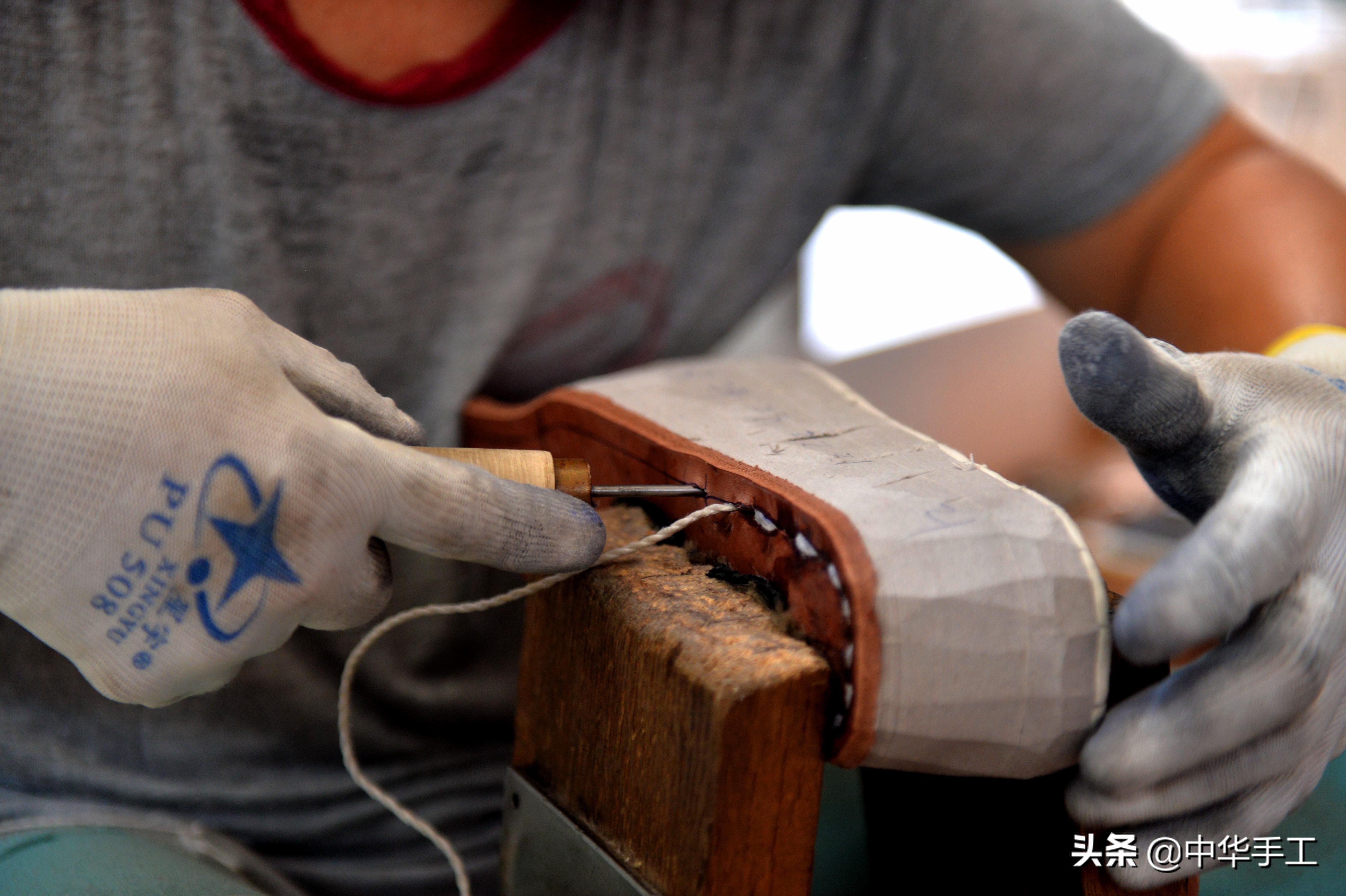 历经九九八十一道工序,厚底靴制作过程