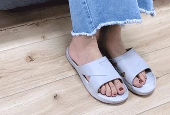 穿上这棉拖，如同踩在大朵棉花上，不怕水防滑、1秒解压，巨舒服