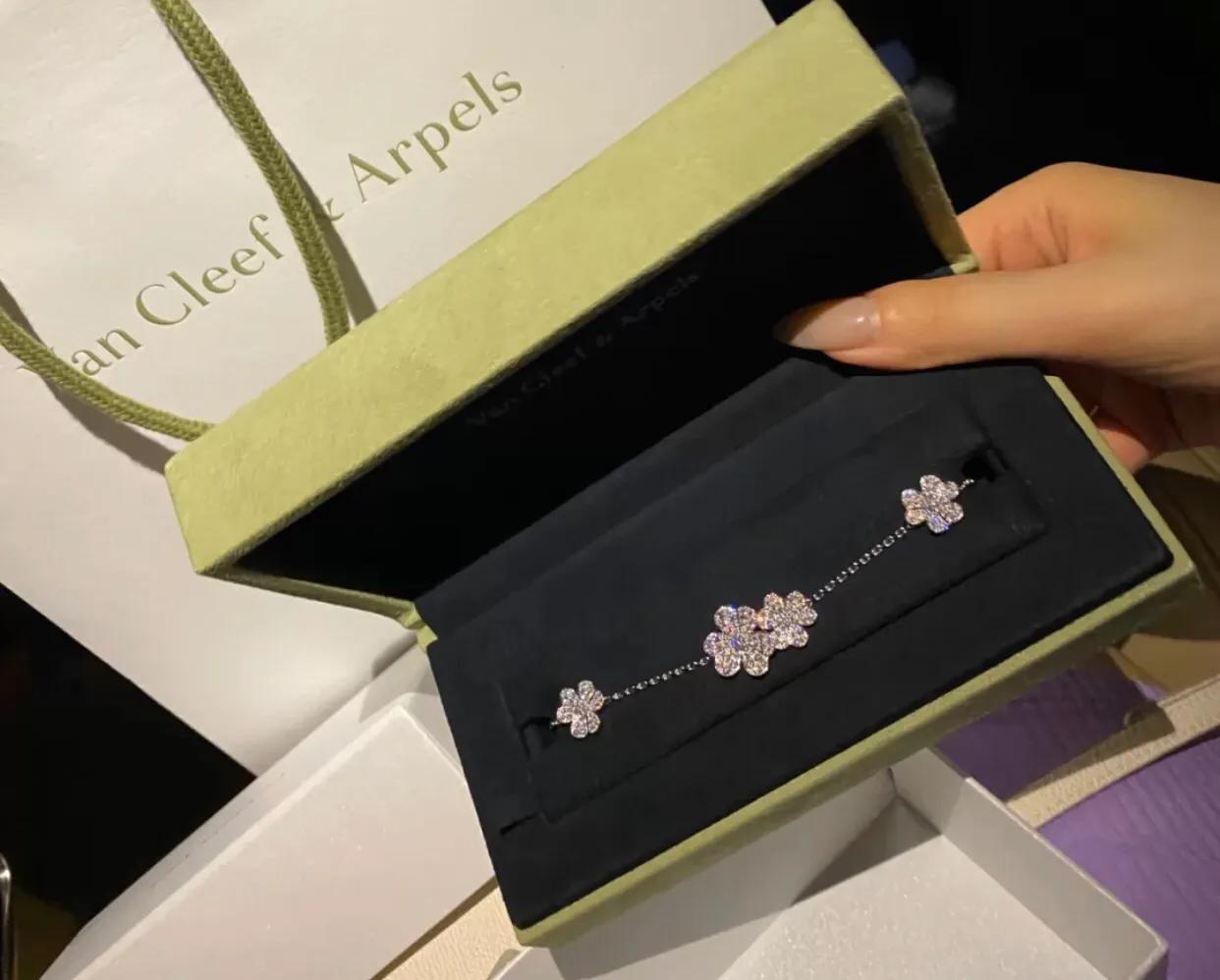 梵克雅宝手镯值得收藏吗,隐秘式镶嵌梵克雅宝手镯