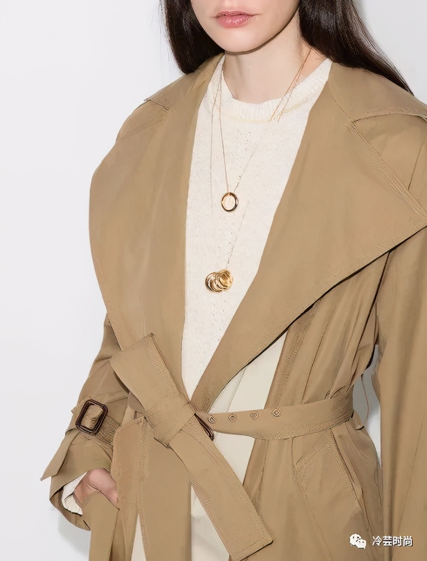 项链的活动扣佩戴方法,项链的佩戴要讲究八大搭配技巧