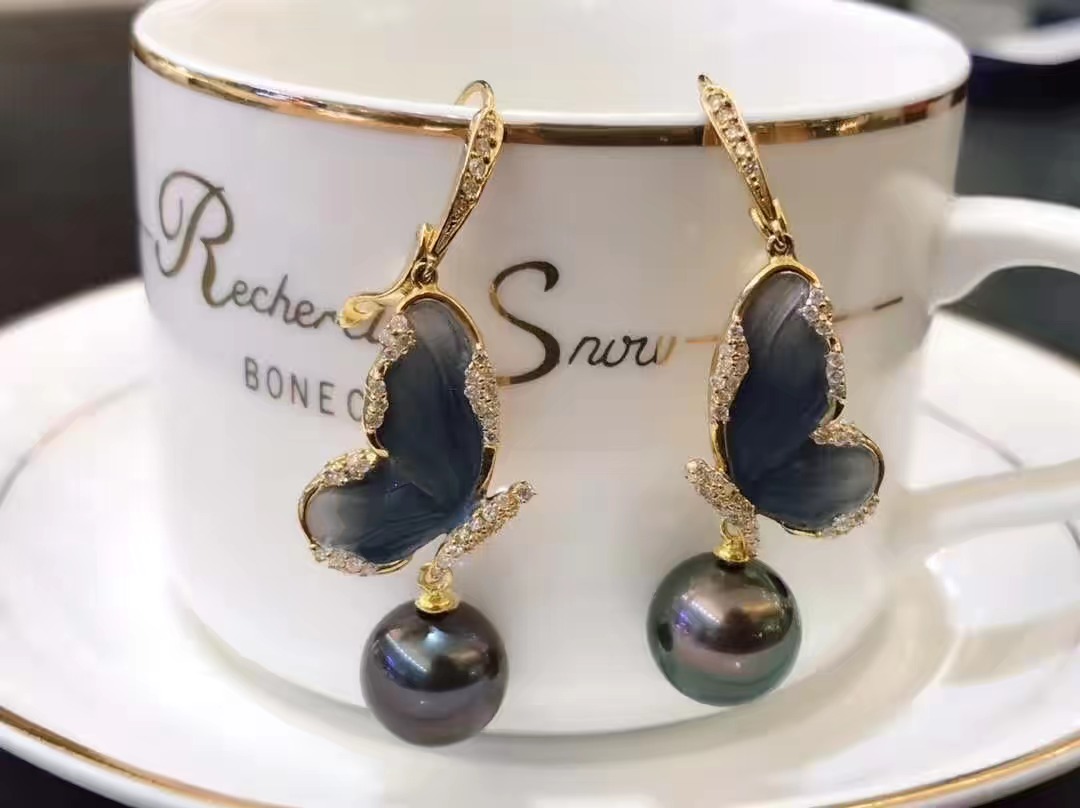 从事珠宝行业十年简介,从事珠宝行业怎么入门