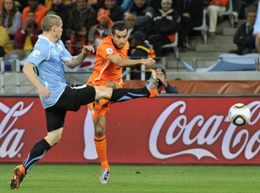 从阿森纳免签巴萨的荷兰队长，还在世界杯半决赛攻入超级世界波