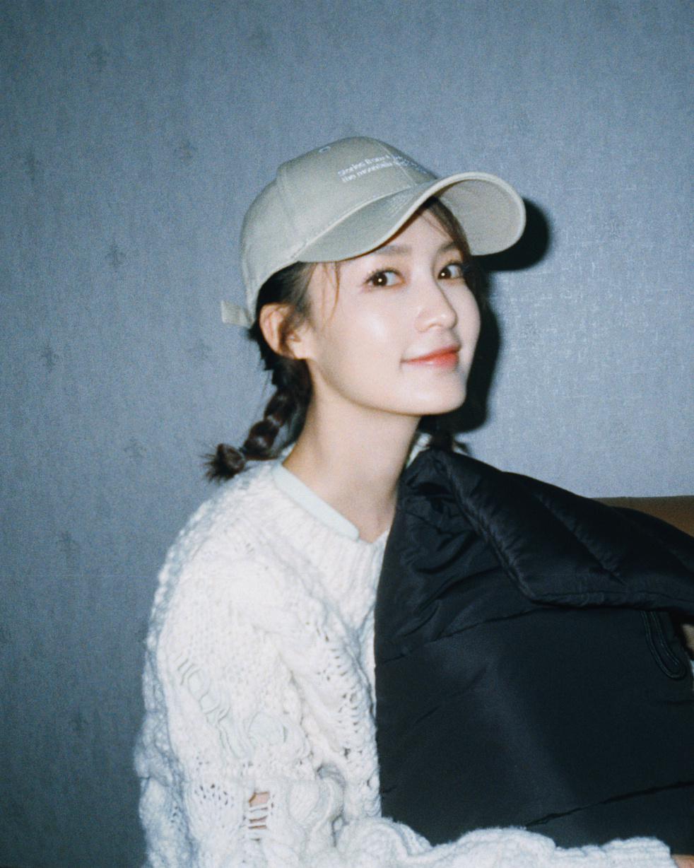 李沁蓝衣回眸,李沁蓝绿色