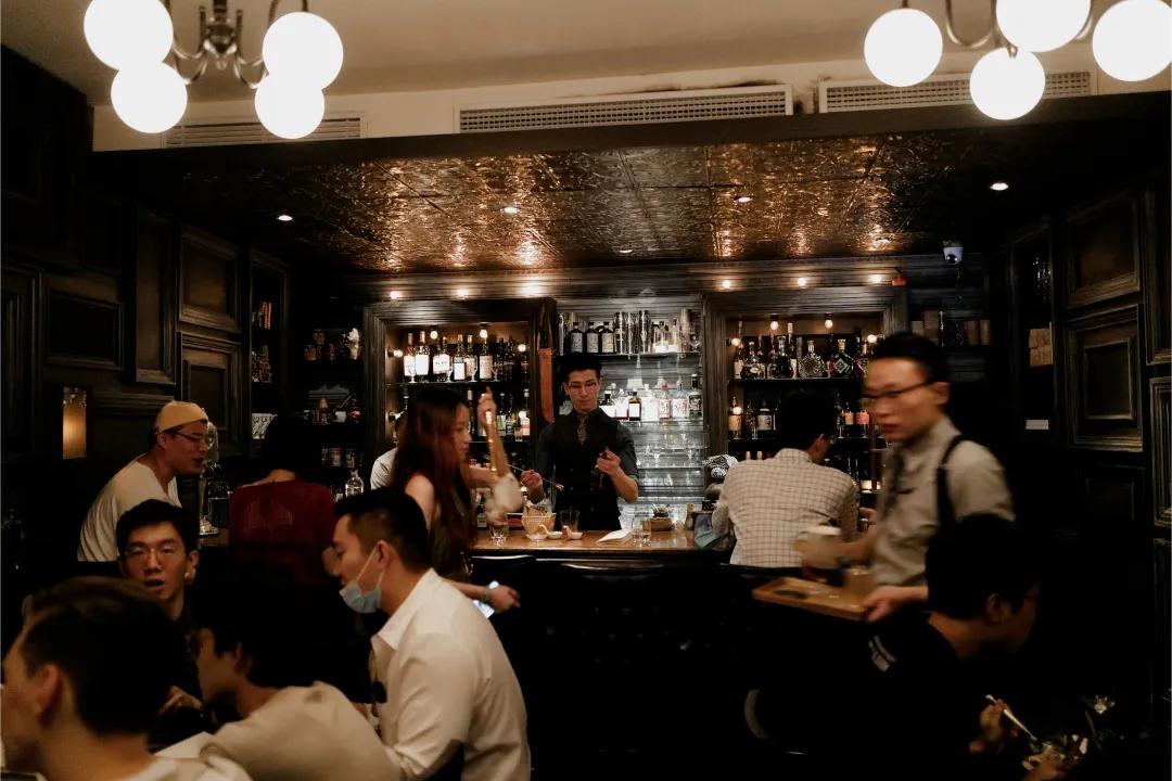 在上海的天花板酒吧“闯关”,喝到第五杯我悟了