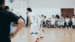 新·十六强齐亮相高中赛场见*力暴**隔扣丨18-19耐克高中联赛