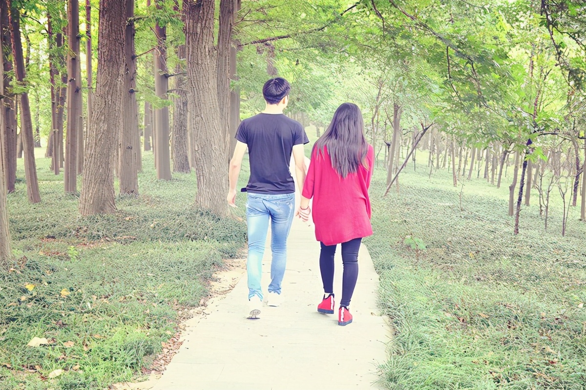 女孩子经常抱抱对身体有好处,抱抱对女生有什么好处